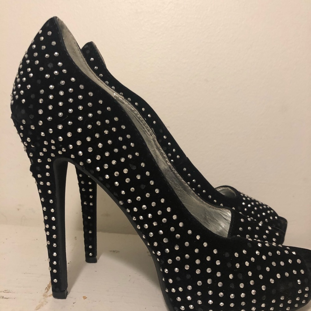 Heels - Picture 2 of 3
